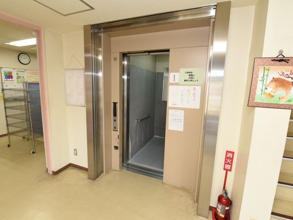 清潔なエレベーターホール