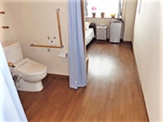 清掃簡単な明るいトイレ