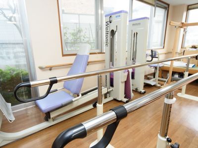 リハビリ施設の充実した訓練室