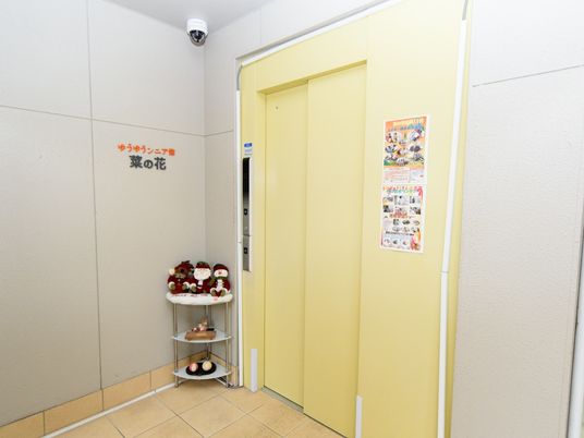 清潔感あるエレベーター前