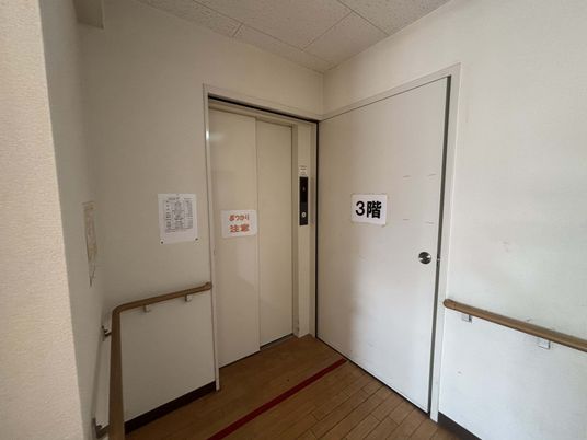3階のエレベーター