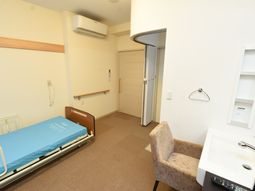 シンプルな居室の一角