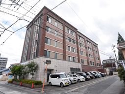多階建ての建物外観