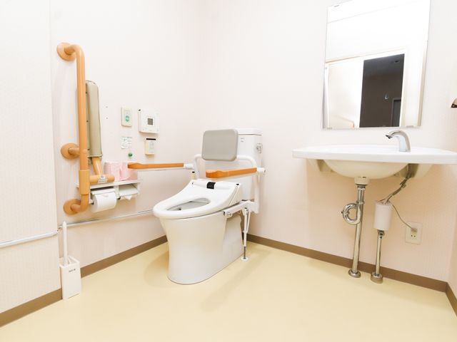 バリアフリー設計のトイレ