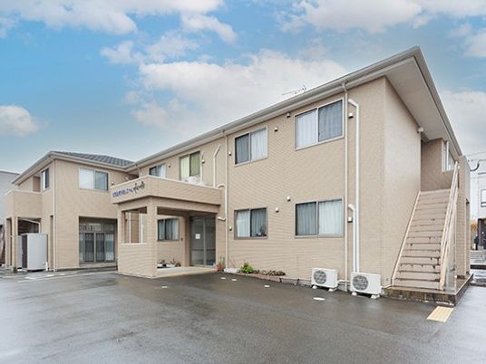 外観と階段のある建物外観  
