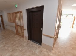 清潔感のある明るい廊下