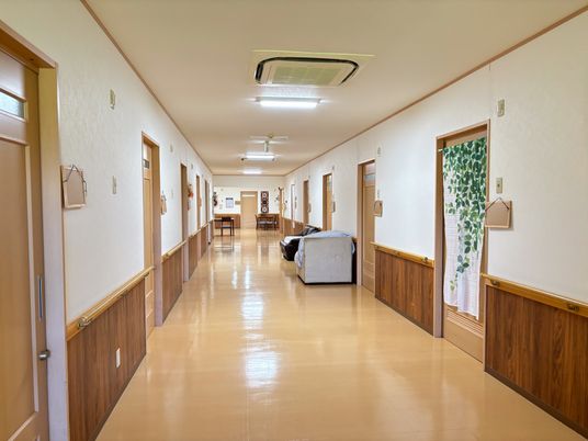 廊下の清潔な空間