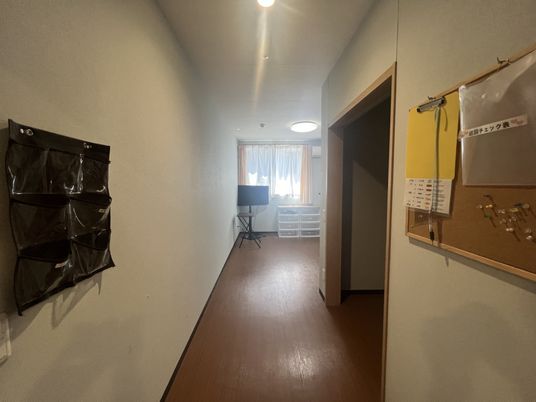 廊下から見た居室