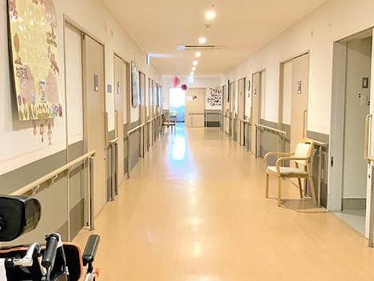 明るく清潔な廊下