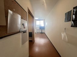 廊下から居室の入口