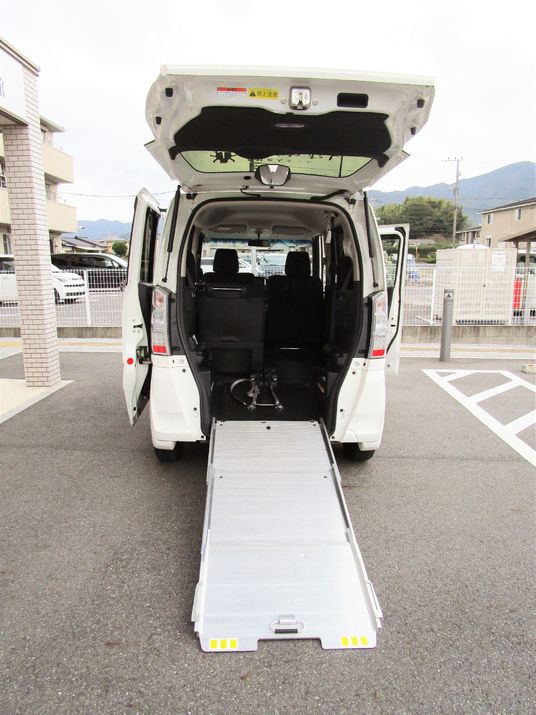 介護用送迎車の車内