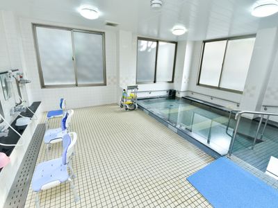 バリアフリー設計の浴室