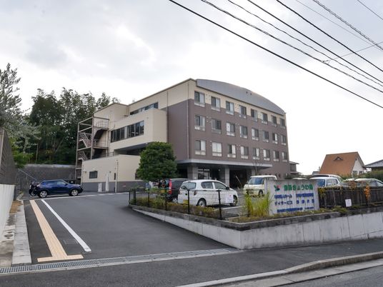 広々とした施設外観