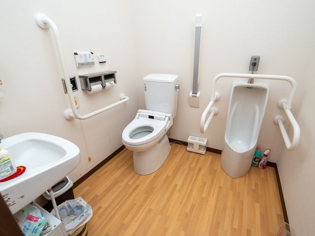 設備完備のトイレ トイレ 整った設備のトイレを日々のお仕事で使用することができ、利用者様の快適さを支えます。