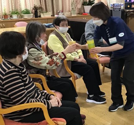 スタッフの介護作業