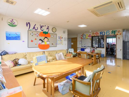 広々とした明るい居室
