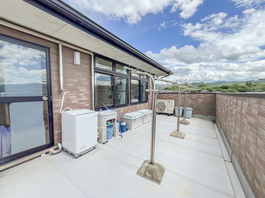 開放的な屋上テラス