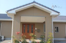 清潔な建物の入り口