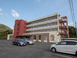 赤いアクセントの外観