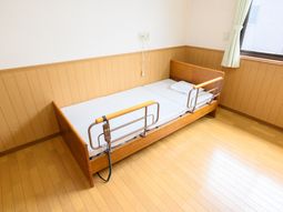 整備された居室ベッド