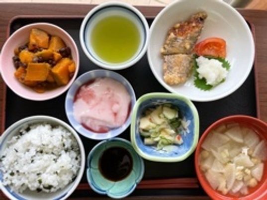 調理スタッフの食事提供例