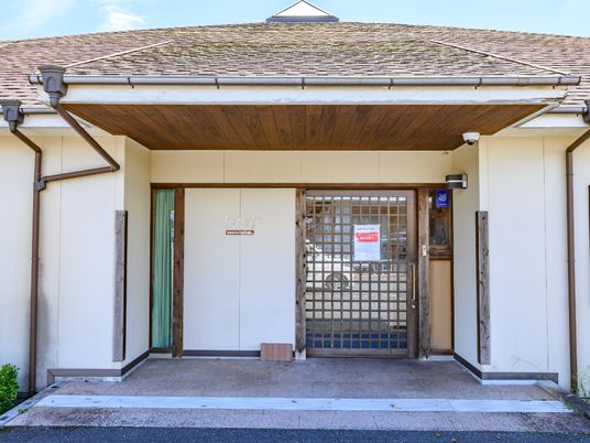 きれいな施設の入口