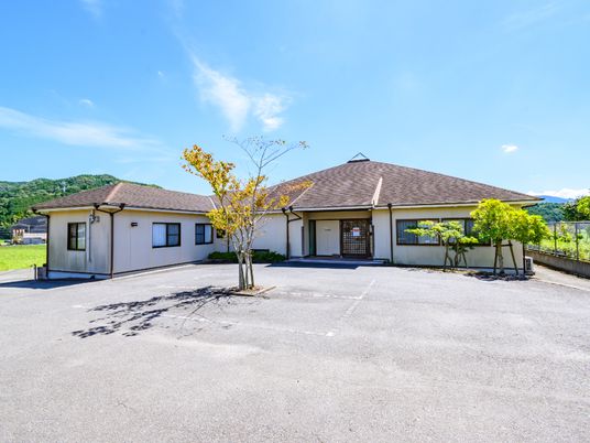 開放感のある施設の外観