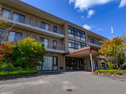 庭ある明るい外観