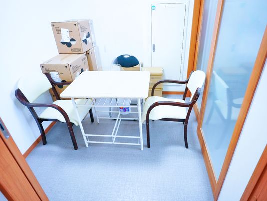 整理された居室の家具