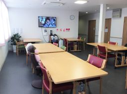 明るい食堂の様子