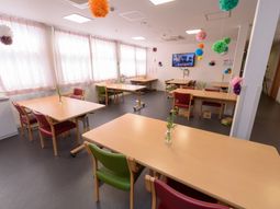 明るい食堂スペース