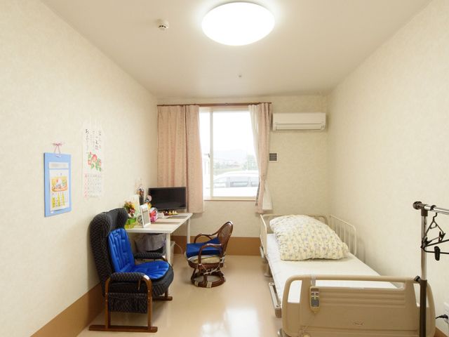 整備された居室 居室 清潔で機能的な居室のお手入れを通じて、ご入居者の快適な生活をサポートいたします。