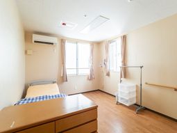 明るい個室の一室