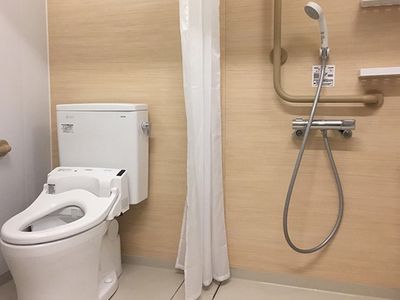 バリアフリー設計のトイレ