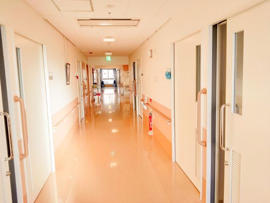 清潔感ある廊下の風景
