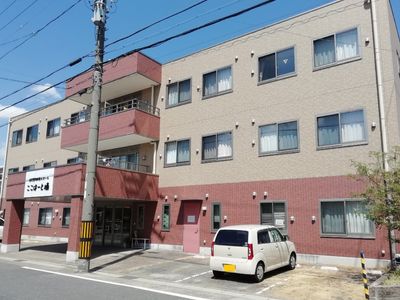 職場となる建物の外観
