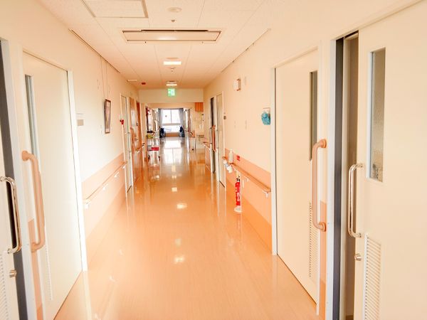 明るい廊下の様子