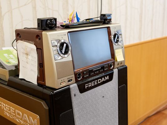 レトロな雰囲気のテレビ台