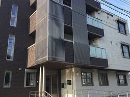 現代的な建物のエントランス