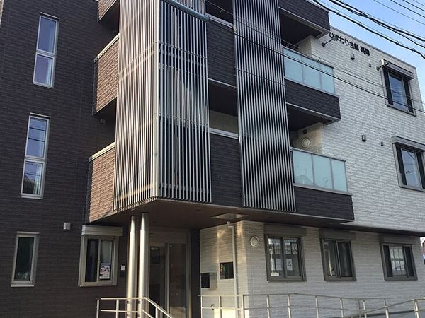 現代的な建物のエントランス