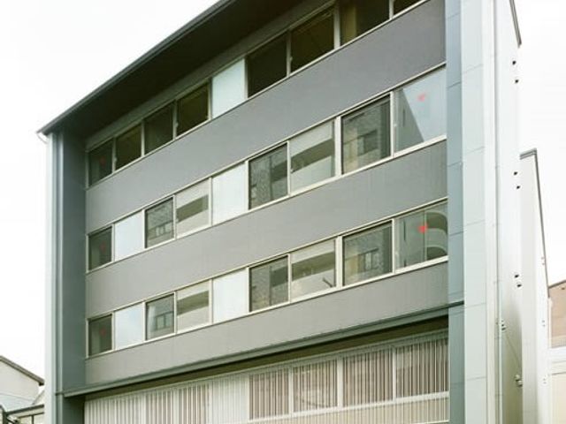 現代的な建物の外観 外観 シンプルで洗練されたデザインの建物です。働きやすさを感じさせるクリアな構造が特徴です。