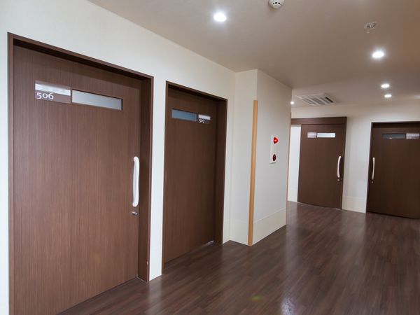 清潔感ある居室の廊下