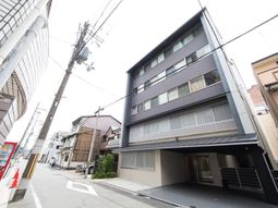 現代的な建物の外観