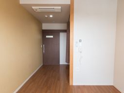 居室の入り口と廊下