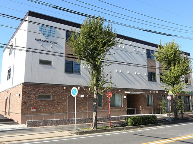 クリニックの外観 外観 道路沿いに位置する清潔感のある建物です。日々の業務には、こちらの快適な環境がサポートとなります。