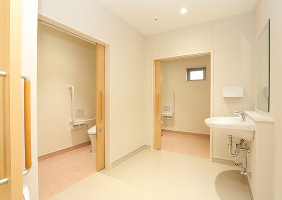 バリアフリーのトイレ空間