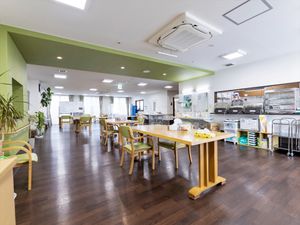 清潔で広い食堂キッチン