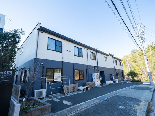 キレイな建物の全景