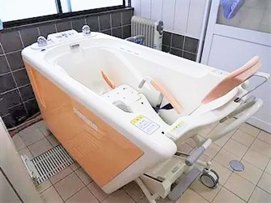 バリアフリー設計の浴槽