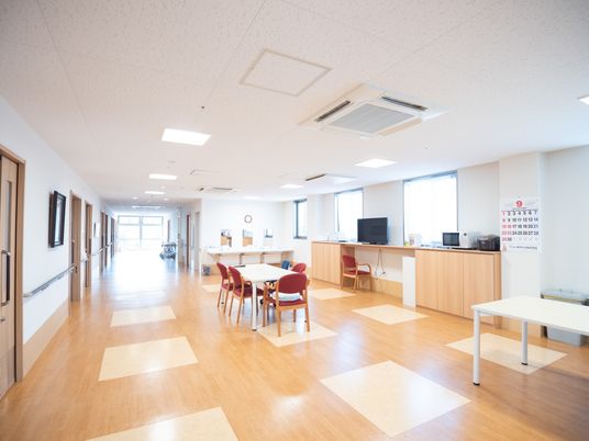 広々とした廊下の様子
